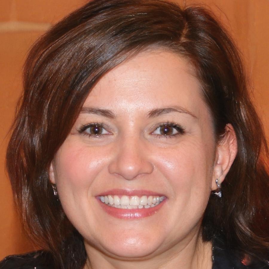 Porträt von Sarah Weber, Leiterin Produktentwicklung